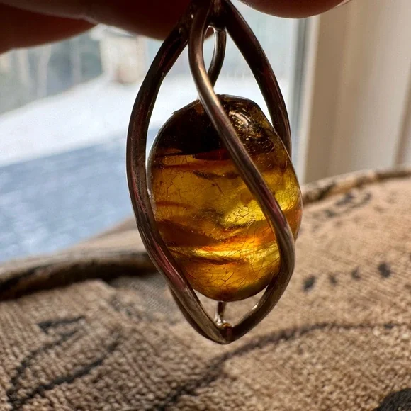 Amber and sterling silver cage pendant. - Picture 9 of 13
